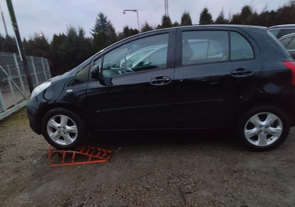 Toyota Yaris cena 17200 przebieg: 157877, rok produkcji 2006 z Kazimierz Dolny małe 631